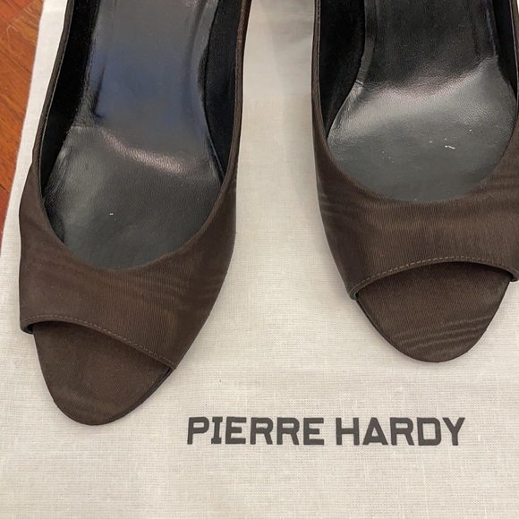 Gorgeous lame Pierre Hardy open toed heels - Picture 2 of 5